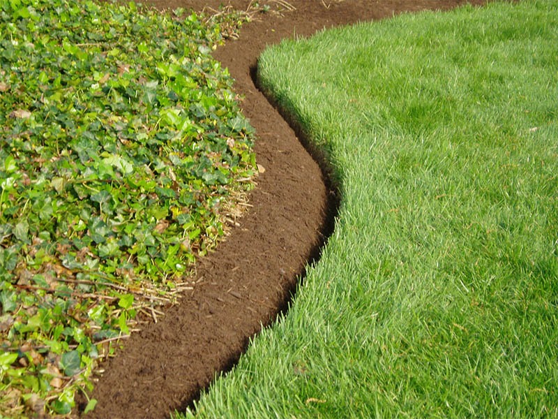 Landscape Bed Maintenance